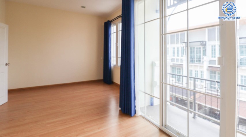 *****ทาวน์โฮมมือสองย่านนนทบุรี ม.โกลเด้นซิตี้ ปิ่นเกล้า-จรัญสนิทวงศ์ หลังมุม! เนื้อที่เกือบ 27 ตร.ว. ฟังก์ชัน 5 ห้องนอน 4 ห้องน้ำ 2 ที่จอดรถ บ้านสวยสภาพดี บนทำเลเชื่อมต่อถ.บางกรวย-ไทรน้อย,  ถ.ราชพฤกษ์, ถ.จรัญสนิทวงศ์ ใกล้รถไฟฟ้าสายสีแดง "สถานีบางบำหรุ" ราคาสุดคุ้ม!